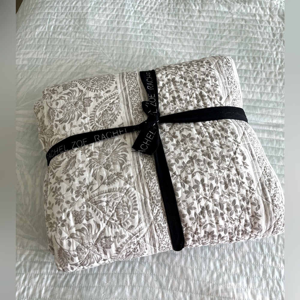 NWT RACHEL ZOE REVERSIBLE FULL QUEEN QUILT 🧵🪡